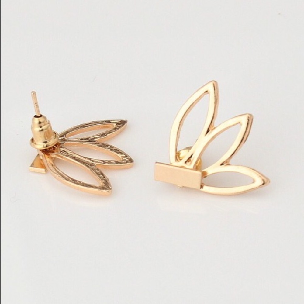 🎉 3 for $15 Flower Earrings